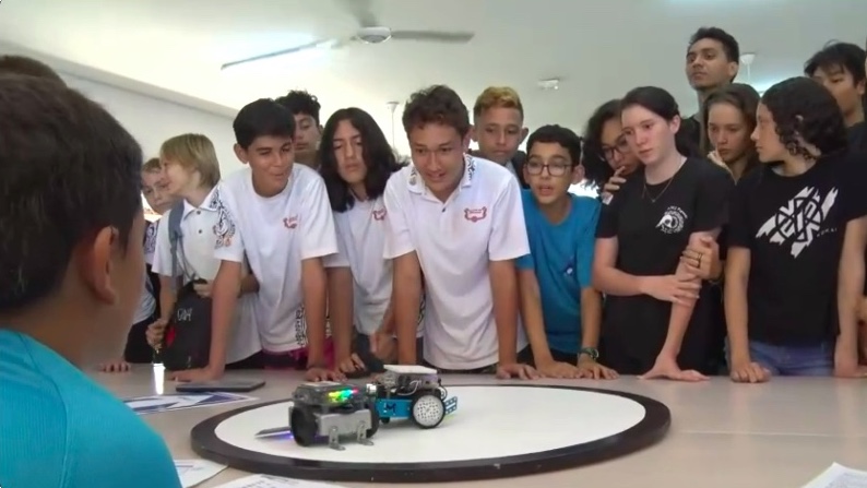Le collège de Punaauia vainqueur au concours robotique 2024